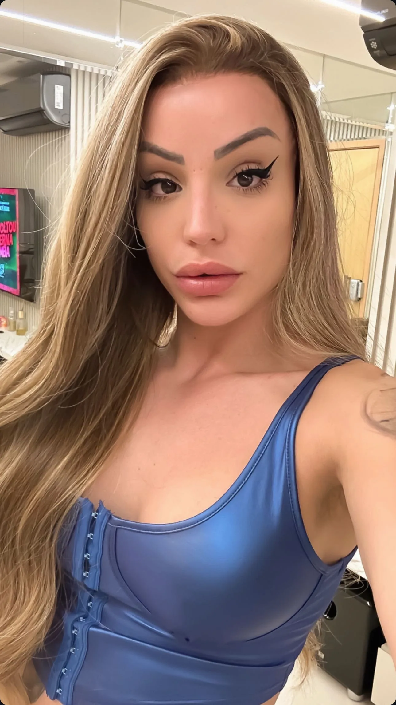 Hannah telegram gallery photo